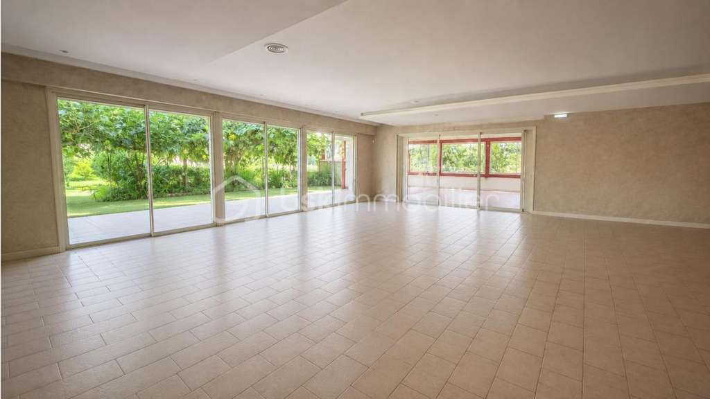 Vente local avec terrain constructible à Pézilla