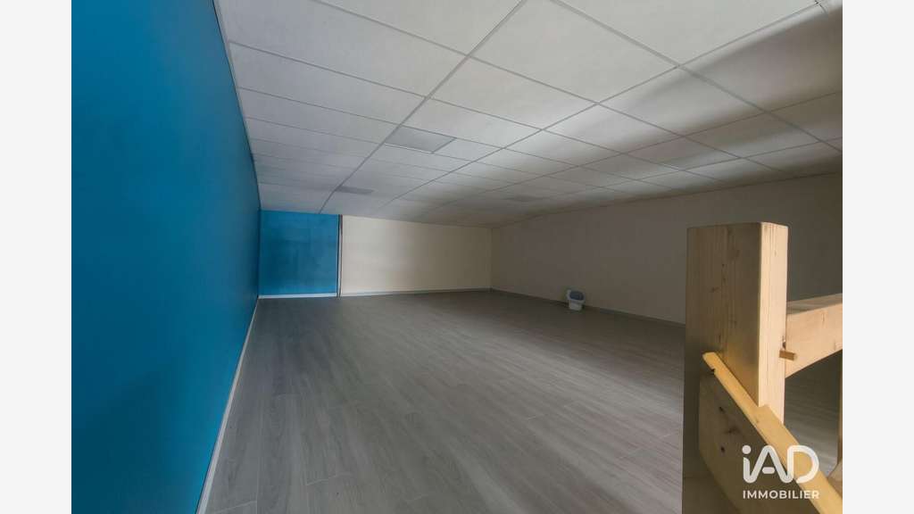 Vente local 90m² zone commerciale de Pirey