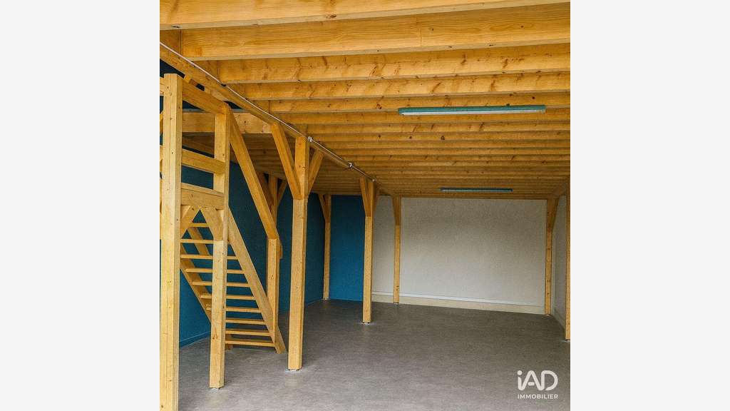 Vente local 90m² zone commerciale de Pirey