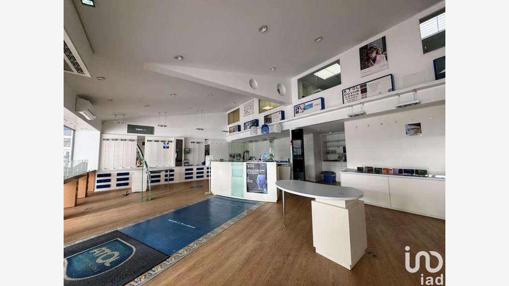 Vente boutique libre 132m² à Poitiers