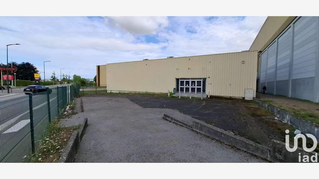 Vente locaux 1000m² à Pont Sainte Marie