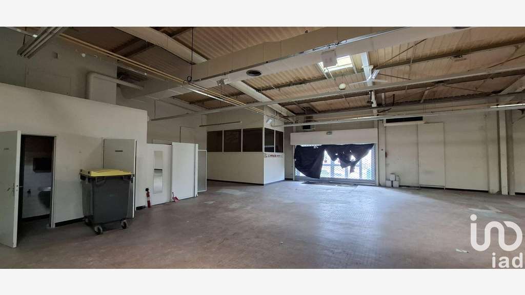 Vente locaux 1000m² à Pont Sainte Marie