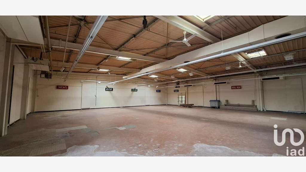 Vente locaux 1000m² à Pont Sainte Marie