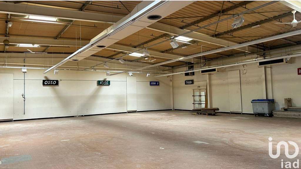 Vente locaux 1000m² à Pont Sainte Marie