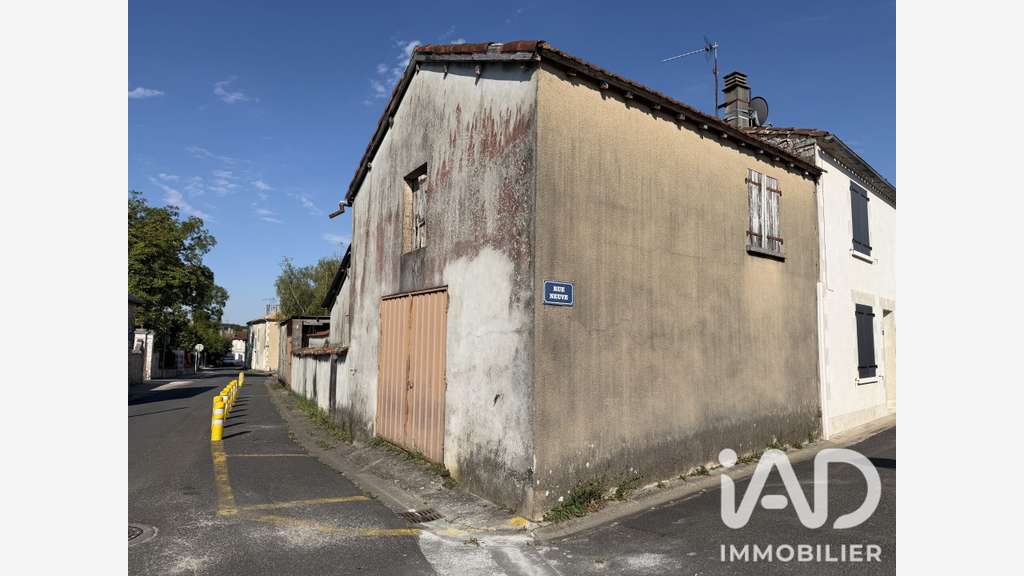 Vente local de stockage 38m² au centre de Rouillac