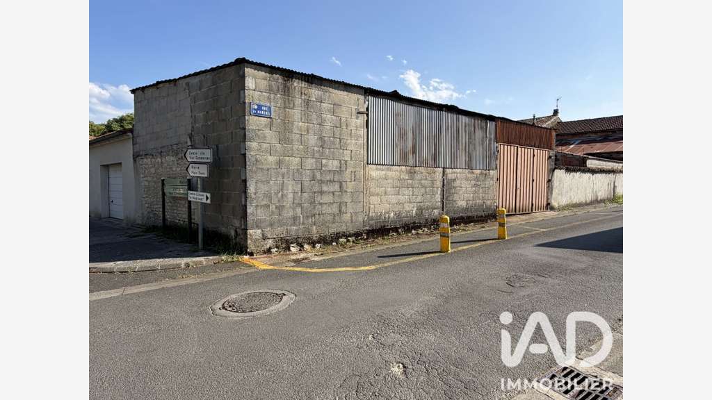 Vente local de stockage 38m² au centre de Rouillac