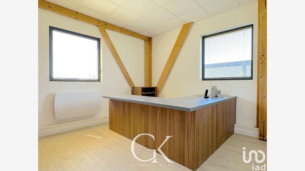 AV local pro 1177m² récent St-Clair-de-la-Tour
