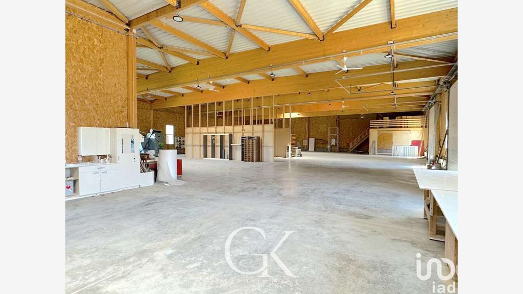 AV local pro 1177m² récent St-Clair-de-la-Tour