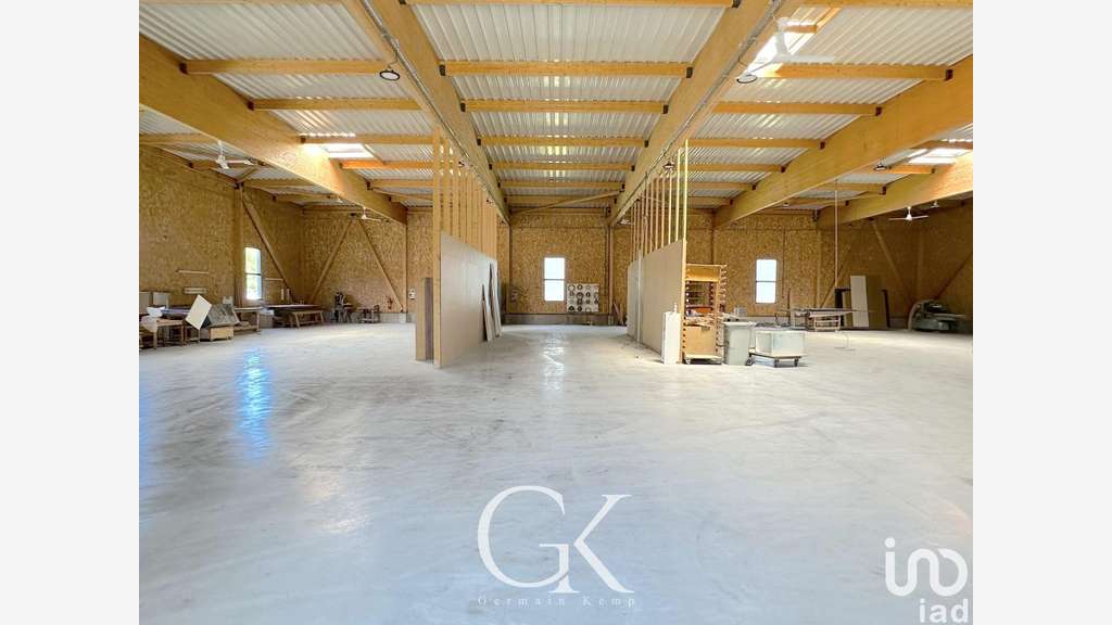 AV local pro 1177m² récent St-Clair-de-la-Tour