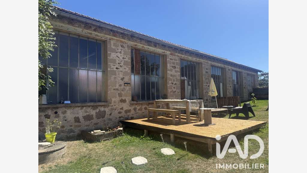 Vente Loft/atelier de 130m² à Sainte-Sigolène