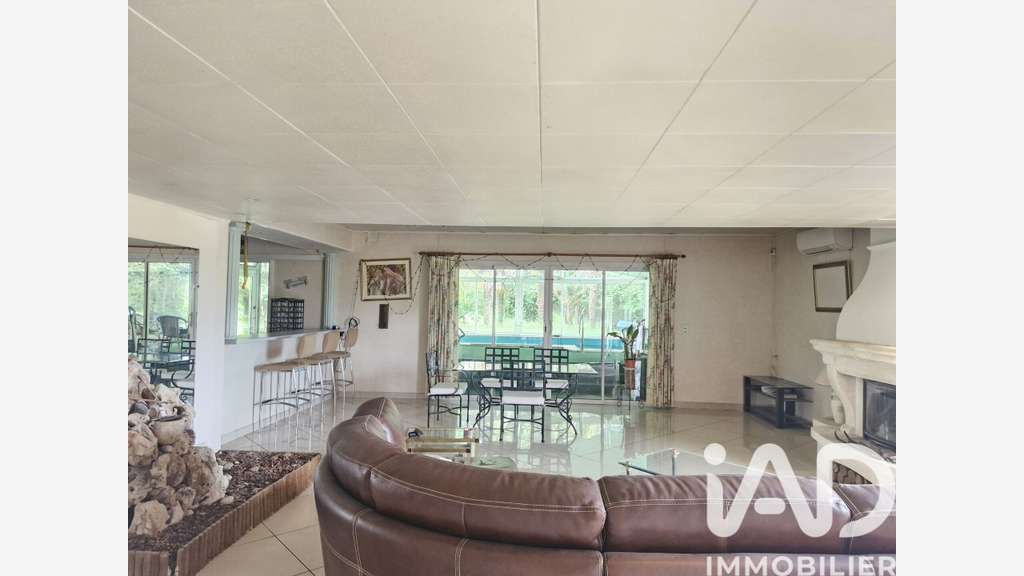 Vente ancienne menuiserie de 145m² à Saubrigues
