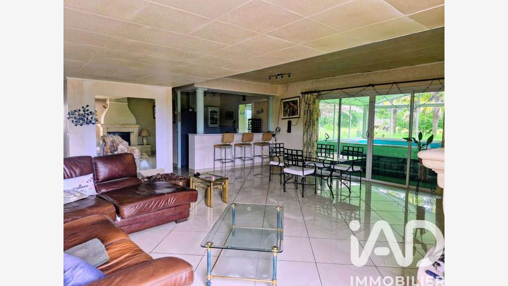 Vente ancienne menuiserie de 145m² à Saubrigues