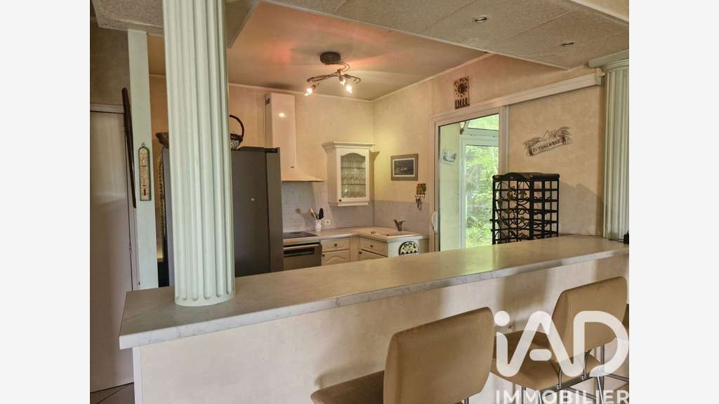 Vente ancienne menuiserie de 145m² à Saubrigues