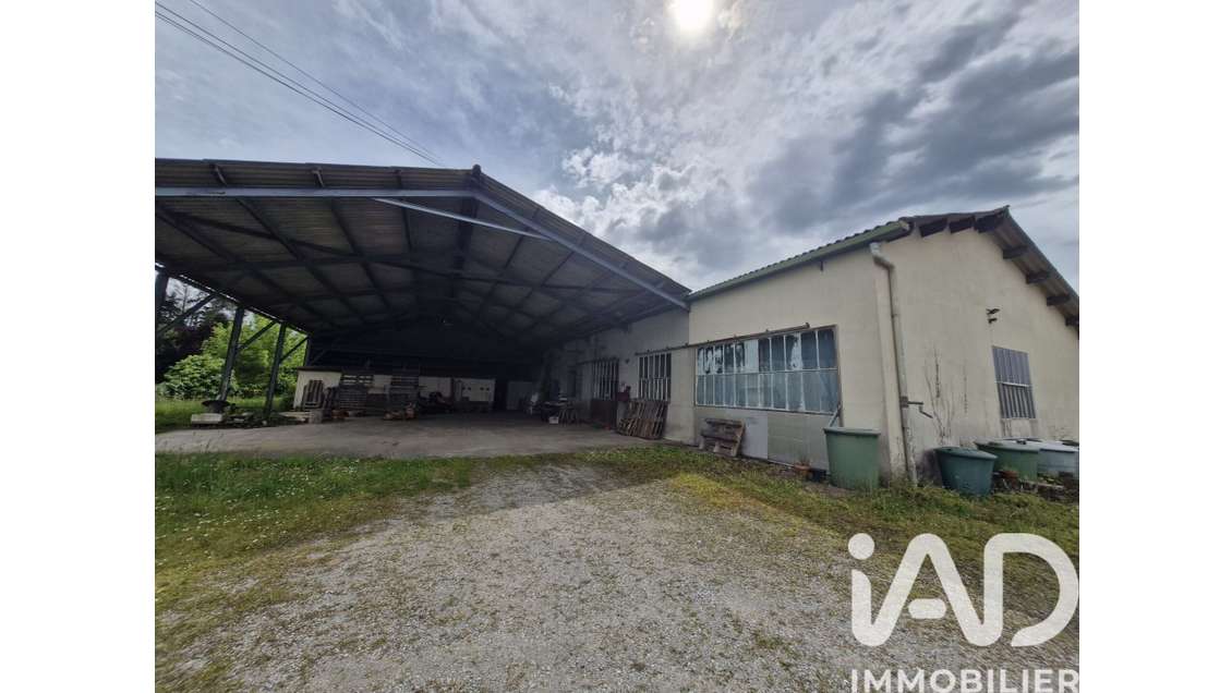 Vente ancienne menuiserie de 145m² à Saubrigues