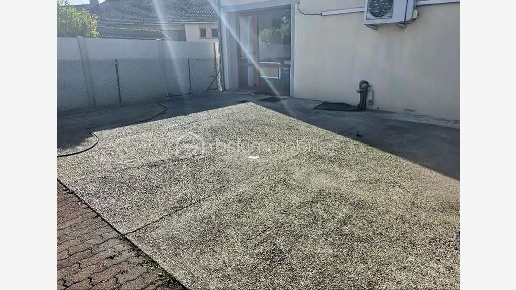 Vente commerce de 150m² avec terrasse à Sens