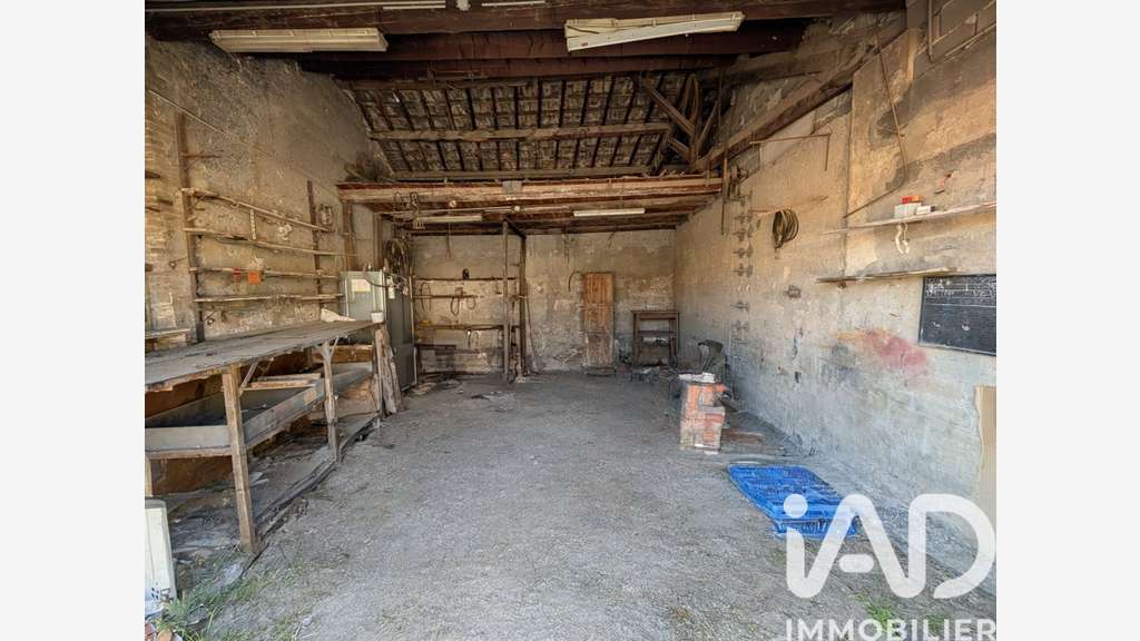 A vendre hangars à rénover de 135m² à Sorgues