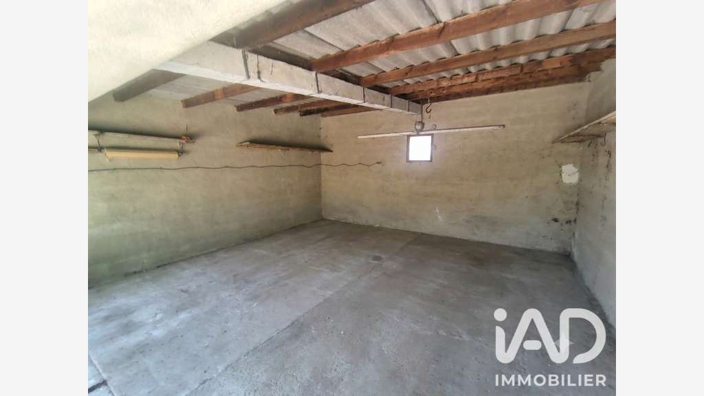 AV locaux à rénover de 395m² à Sorgues