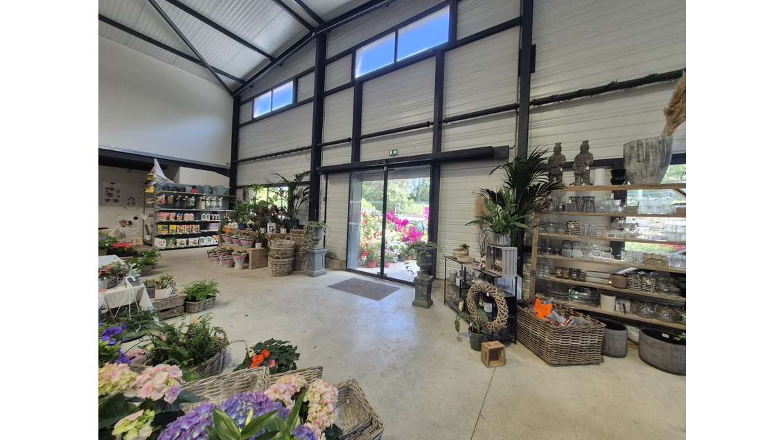 AV bâtiment commercial 680m² à St-Rémy-de-Provence
