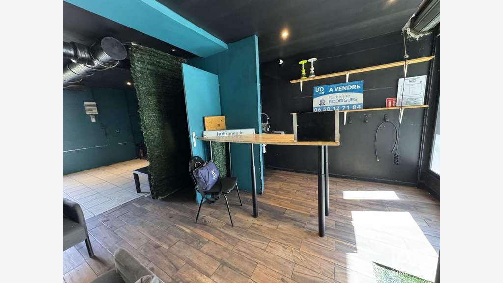 Vente murs commerciaux 40m² à Vert-Saint-Denis