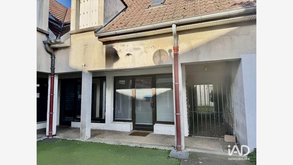 Vente murs commerciaux 40m² à Vert-Saint-Denis