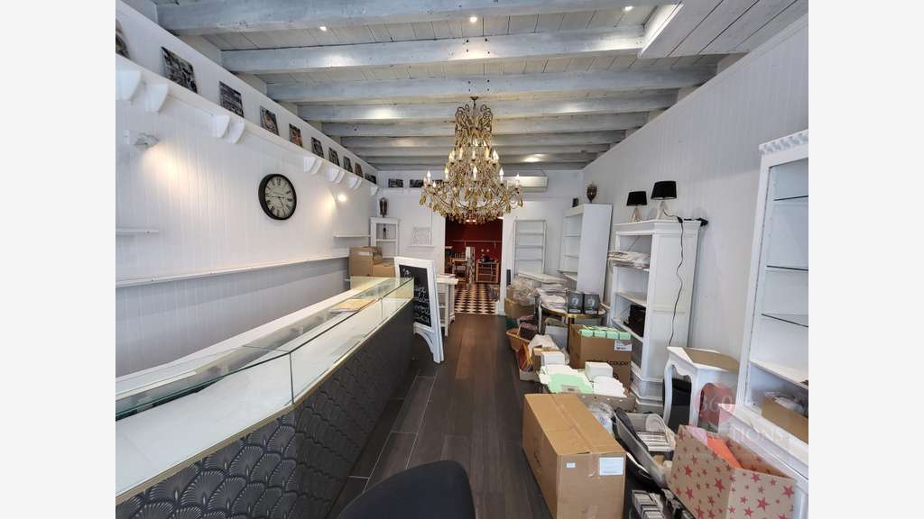 Cession boutique de pâtissier place du village 33