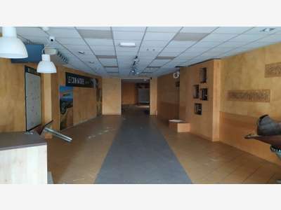 AV grand local commercial 475m² à Bourg en Bresse