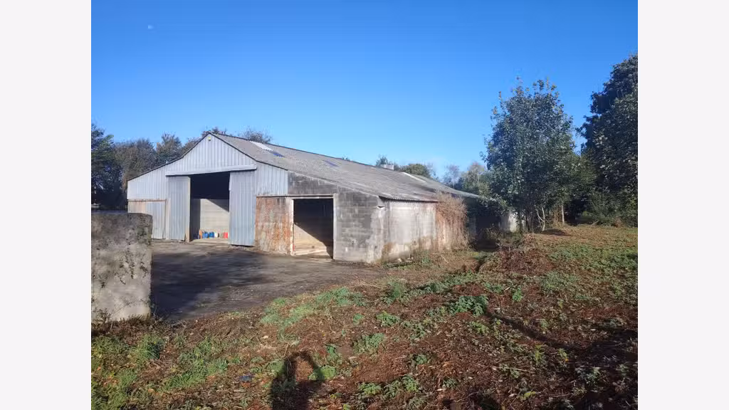 Hangar 450m² emplacement stratégique Plounéventer