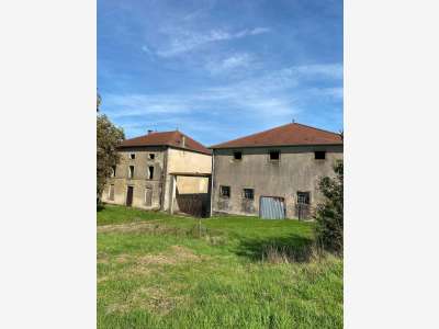 À vendre ancien corps de ferme du XVIIIe à Vittel