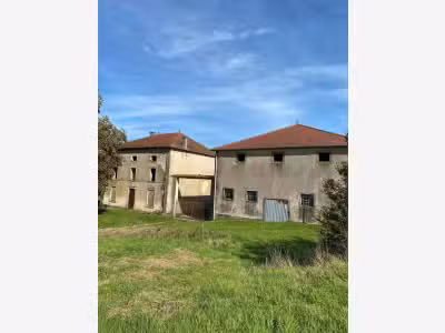 À vendre ancien corps de ferme du XVIIIe à Vittel