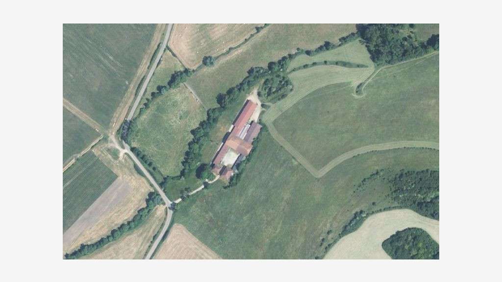 À vendre ancien corps de ferme du XVIIIe à Vittel