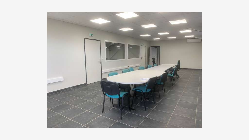A vendre immeuble commercial 605m² à Kourou