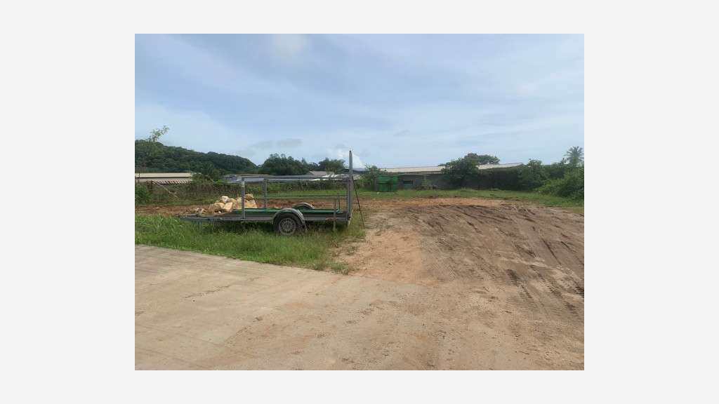 A vendre immeuble commercial 605m² à Kourou