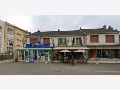 À VENDRE – IMMEUBLE COMMERCIAL LOUÉ + PARKINGS