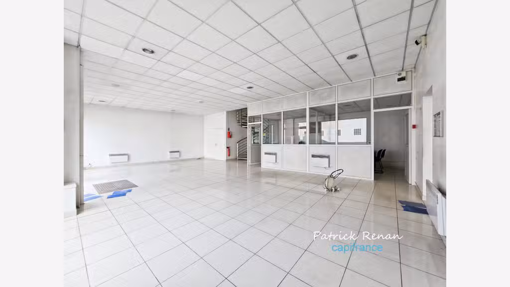 Immeuble d'activités 640m², parcelle 1098m²