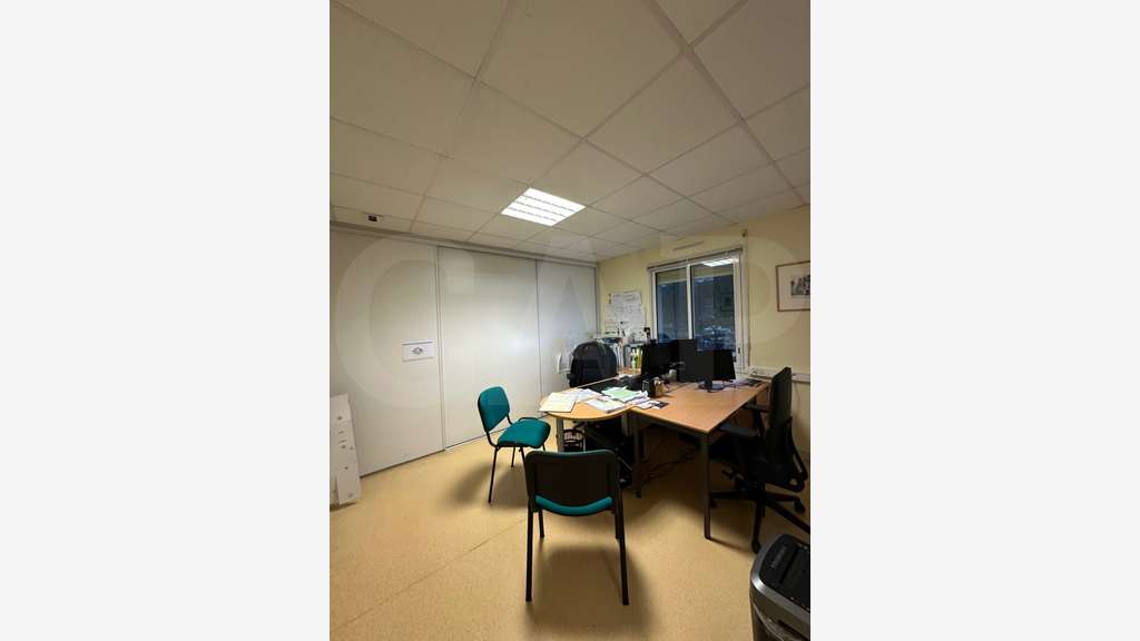 Immeuble de bureaux à vendre à Jugon Les Lacs