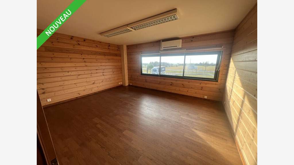 Vente immeuble de bureaux axe passant Montélier