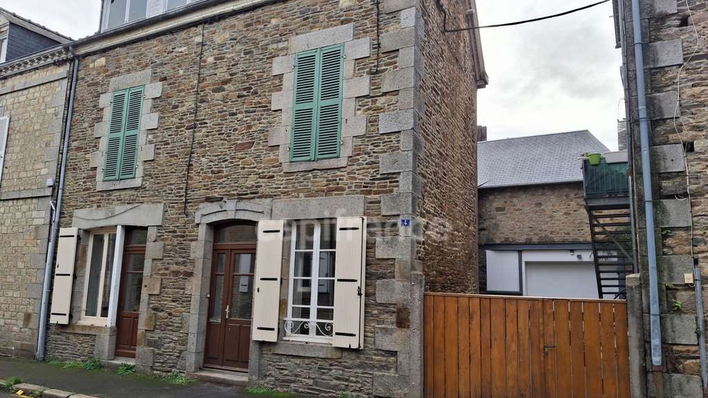 Immeuble à vendre ANTRAIN (35)