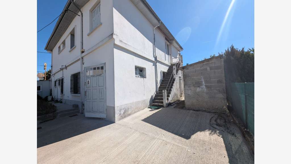 Immeuble de 162m² à vendre à Aureilhan Castors