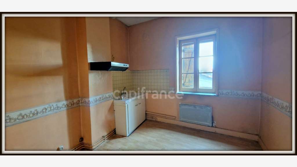Immeuble de village fort potentiel à vendre à Bâgé