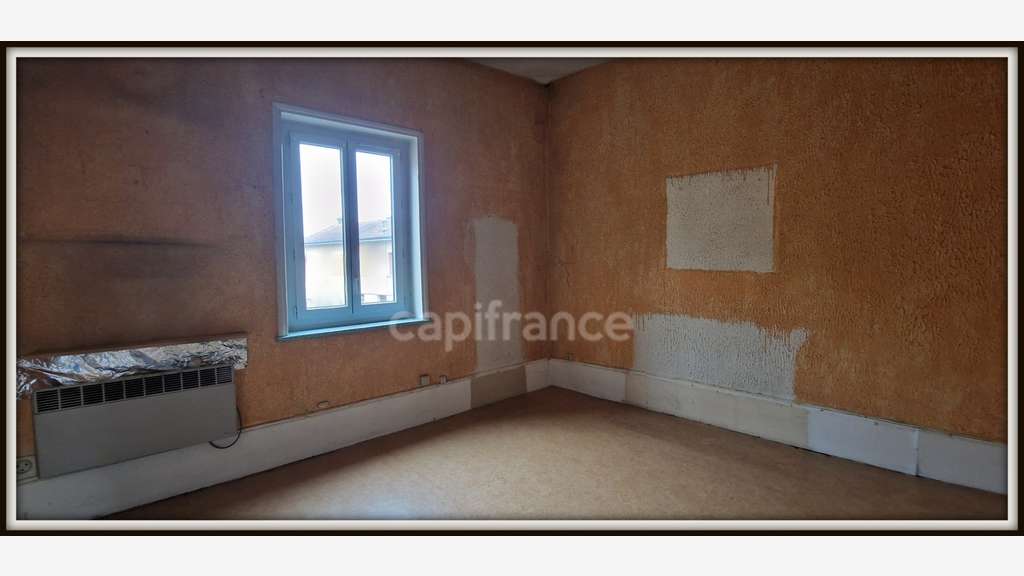Immeuble de village fort potentiel à vendre à Bâgé
