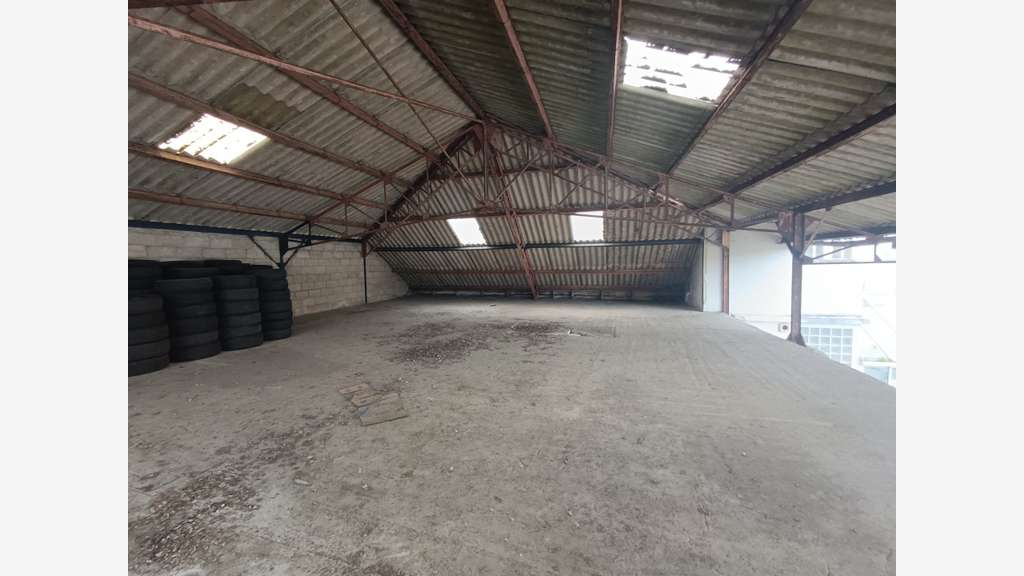 Ensemble immobilier mixte à vendre CARHAIX 