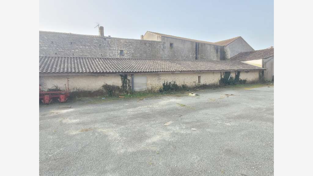batiment en pierre à vendre et à rénover sur CI