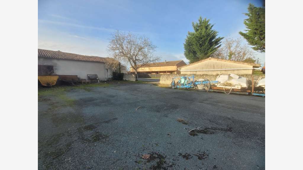 batiment en pierre à vendre et à rénover sur CI