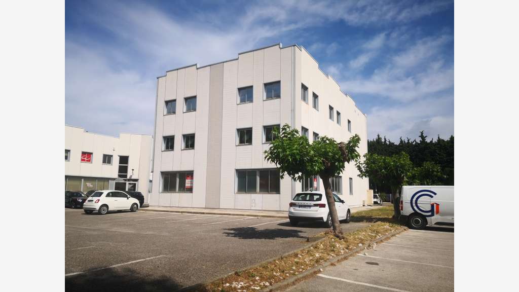 IMMEUBLE DE RAPPORT EXCLUSIVITÉ BUREAUX (800 m²)