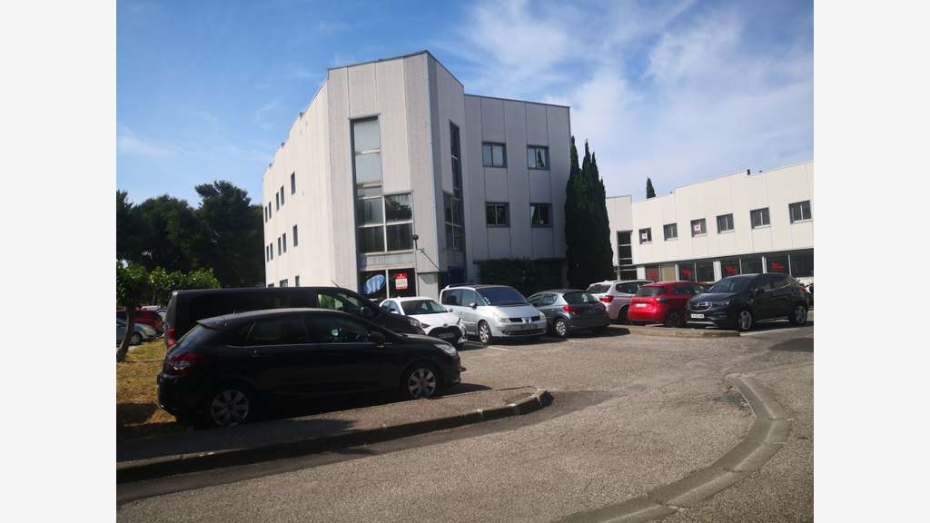 IMMEUBLE DE RAPPORT EXCLUSIVITÉ BUREAUX (800 m²)