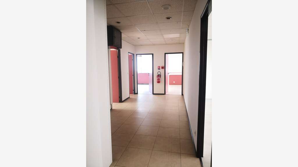 IMMEUBLE DE RAPPORT EXCLUSIVITÉ BUREAUX (800 m²)