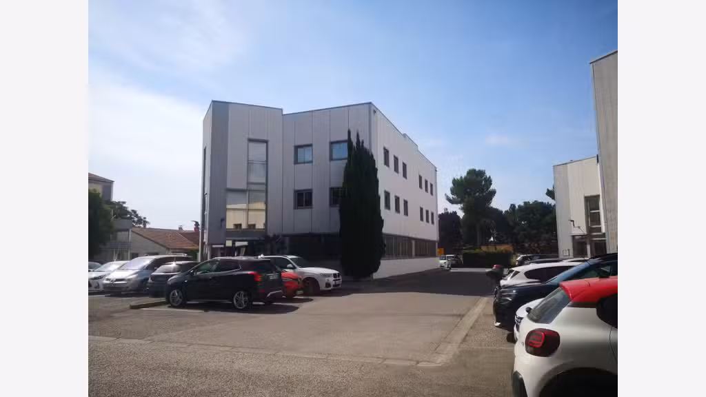 IMMEUBLE DE RAPPORT EXCLUSIVITÉ BUREAUX (800 m²)