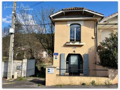 Immeuble rénové composé de 2 appartements meublés 