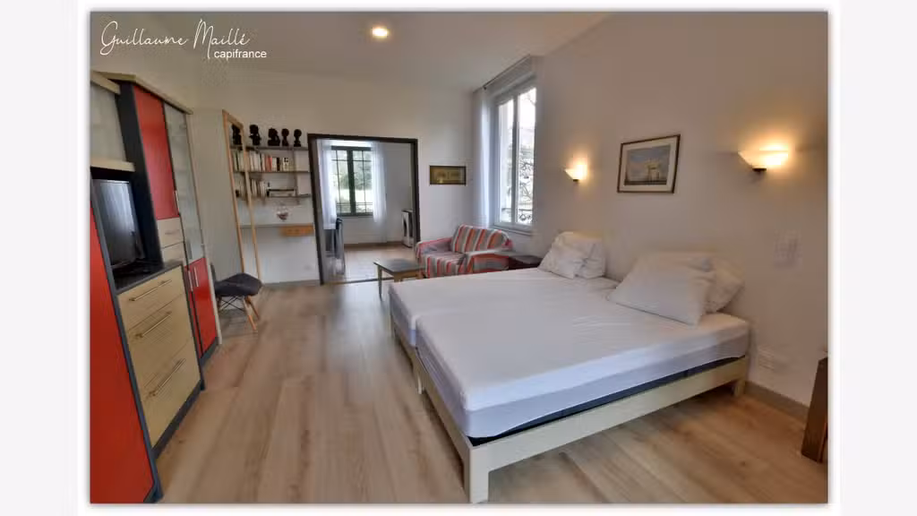 Immeuble rénové composé de 2 appartements meublés 