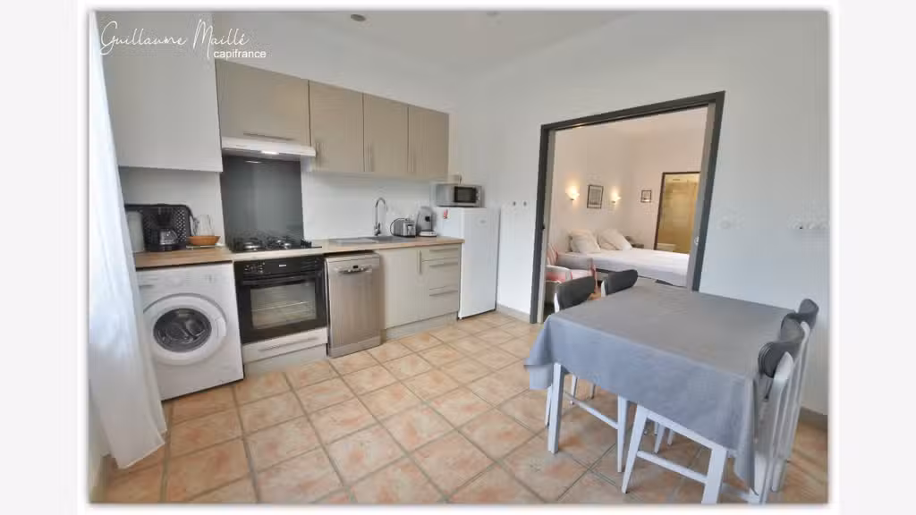 Immeuble rénové composé de 2 appartements meublés 